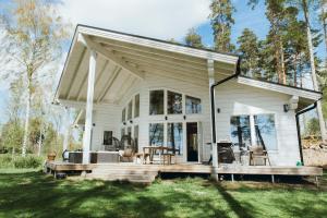 a small white house with awning at KustaanTähti in Pälkäne