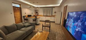 Μια τηλεόραση ή/και κέντρο ψυχαγωγίας στο The Beleza Suites