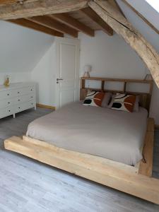 a bedroom with a bed with a wooden frame at Gite du relais in Parques