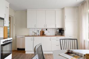 Η κουζίνα ή μικρή κουζίνα στο Basecamp Dramsvegen The Lower Lodge +8 φωτογραφίες