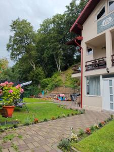 Vườn quanh Riverside Bușteni