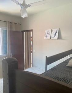 a bedroom with a bed and a ceiling fan at Espaço Clarabella in Serra Negra