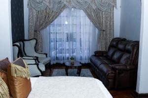 Afbeelding uit fotogalerij van GBL Reine Chateau in Polokwane