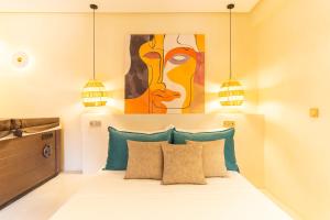 Ένα ή περισσότερα κρεβάτια σε δωμάτιο στο Cosy appartement avec jacuzzi