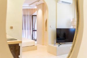 Μια τηλεόραση ή/και κέντρο ψυχαγωγίας στο Cosy appartement avec jacuzzi