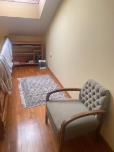 a living room with a couch and a rug at Asturica in Astorga