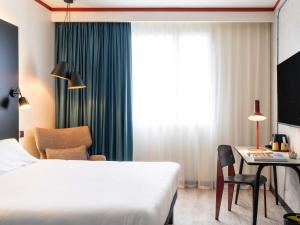 Postel nebo postele na pokoji v ubytování ibis Styles Barcelona Sant Joan Despi