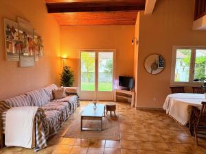 a living room with a couch and a table at Le Balcon bleu de Biscarrosse in Biscarrosse