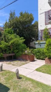 a park with a bench next to a building at Apartamento Gesell in Villa Gesell