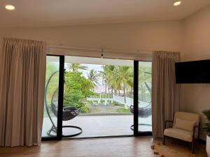 Gallery image of Luxury Beachfront in Playa Tivives, Puntarenas with Ocean Views,Pool in Tivives +35 photos