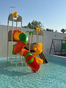 Swimmingpoolen hos eller tæt på منتجع ايلين السياحي + 7 billeder