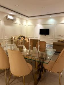 Et tv og/eller underholdning på منتجع ايلين السياحي