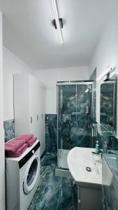 Et badeværelse på Felicia Apartments + 20 billeder