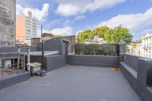 a rooftop of a building with a fence at Hermoso duplex en Palermo in Montevideo