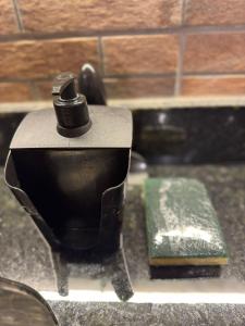 a coffee maker on a counter in a kitchen at Solarium Riviera - Casa2 - NOVA 600m praia Riviera in Matinhos +15 photos