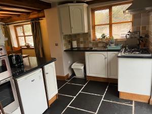 Η κουζίνα ή μικρή κουζίνα στο Beautiful country cottage