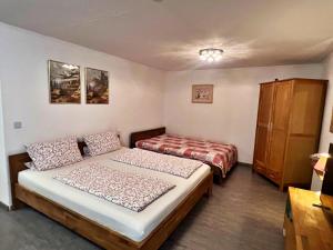 Ένα ή περισσότερα κρεβάτια σε δωμάτιο στο Ferienwohnung Tislenko beim Europa Park Rust +2 φωτογραφίες