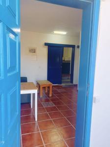 a room with a table and a bench on a tile floor at Montaña Las Tortolas in San Bartolomé de Tirajana