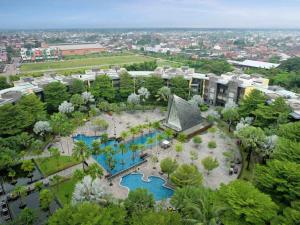 Bazén v ubytování Novotel Palembang nebo v jeho okolí