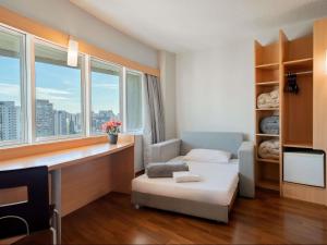 a room with a desk and a chair and a couch at ibis Sao Paulo Congonhas in Sao Paulo +76 photos