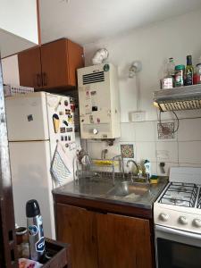 Kuchyň nebo kuchyňský kout v ubytování Nueva Córdoba con Patio a pasos de la UNC