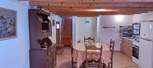 Η κουζίνα ή μικρή κουζίνα στο VΛ Village house 'Liodentro' +21 φωτογραφίες