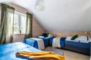 Una cama o camas en una habitación de Domek W Sosnach Poleski Park Narodowy