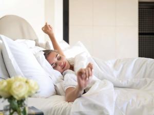 Postel nebo postele na pokoji v ubytování Sofitel Cairo Nile El Gezirah