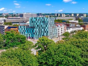 a view of a city with trees and buildings at Mercure Hotel Hamburg Mitte in Hamburg