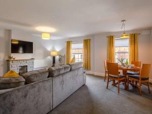a living room with a large couch and a table at 2 Bed in Reepham 85833 in Cawston