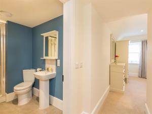a bathroom with a toilet and a sink at 6 Bed in Applecross CA343 in Applecross +14 photos