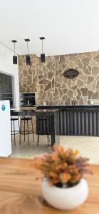 a kitchen with a counter with a table and a counter top with a tableablish at Cantinho Martins in Prado