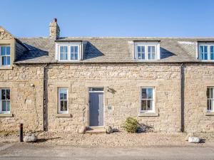 an old stone house with a blue door at 2 bed in Berwick Upon Tweed 81273 in Berwick-Upon-Tweed