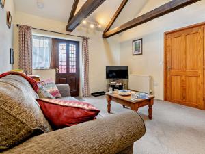 a living room with a couch and a table at 1 Bed in Portreath OLDML in Camborne