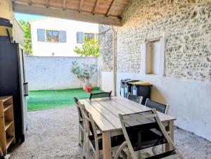 Fotografie z fotogalerie ubytování Charmante maison de village v destinaci Sernhac