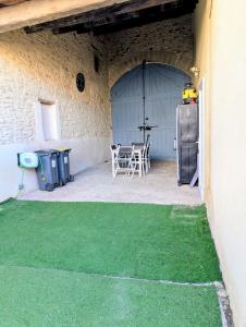 Fotografie z fotogalerie ubytování Charmante maison de village v destinaci Sernhac + 3 fotografie