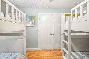 Ένα ή περισσότερα κρεβάτια σε δωμάτιο στο 6062 - Hummingbird Haven