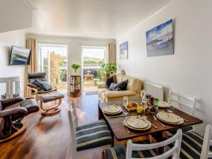 a living room with a wooden table and chairs at 2 Bed in Bideford 79441 in Bideford