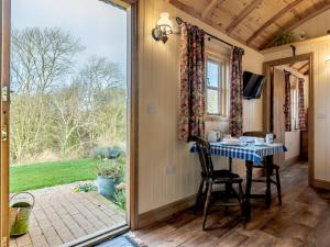 TV a/nebo společenská místnost v ubytování 1 Bed in Ironbridge 77906