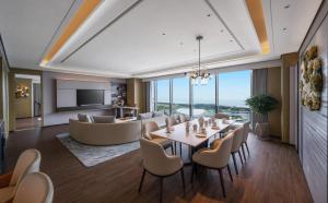 a dining room with a table and chairs at Crowne Plaza Weihai Binhai by IHG in Weihai