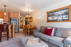 Imagen de la galería de Northstar - Ski View Condo, en Truckee