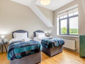 Postel nebo postele na pokoji v ubytování 5 Bed in Shrewsbury 80686