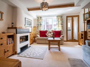 Posezení v ubytování 2 Bed in Instow 78256