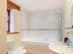 Et badeværelse på 3 Bed in Clovelly BURFL + 18 billeder