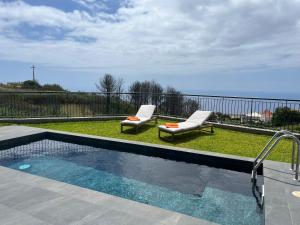 Swimmingpoolen hos eller tæt på Sunset Cottage