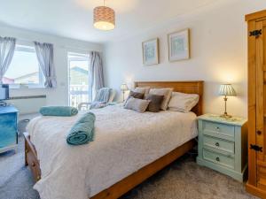 a bedroom with a large bed and a window at 3 bed in Freshwater East FB100 in Hodgeston
