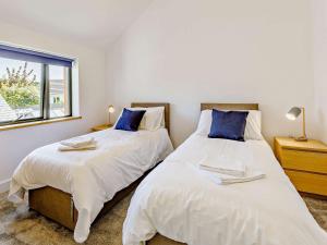Postel nebo postele na pokoji v ubytování 4 Bed in Bude 83619 + 26 fotografií
