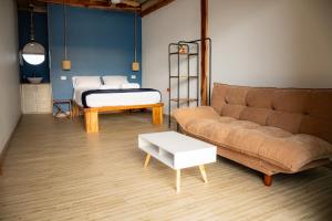 a living room with a couch and a bed at Mar Barú Beach House in Playa Blanca