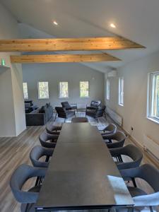 a conference room with a long table and chairs at Wakaba Niseko 新築1棟貸切 in Rankoshi