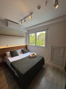 Una cama o camas en una habitación de Studio aconchegante de 1 quarto com vaga grátis - 10min do Allianz Parque